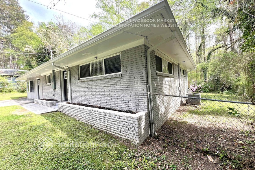 Building Photo - 4484 Marjorie Rd SW