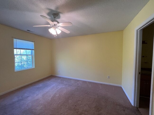 Building Photo - 212 Oak Grove Ave