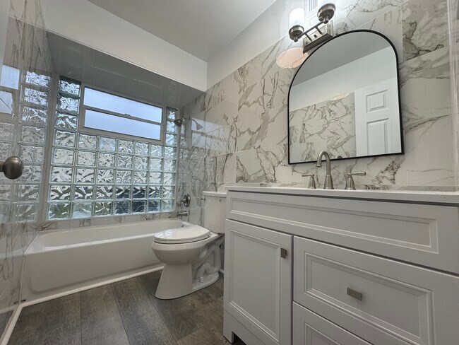 Building Photo - 116 Myakka Dr