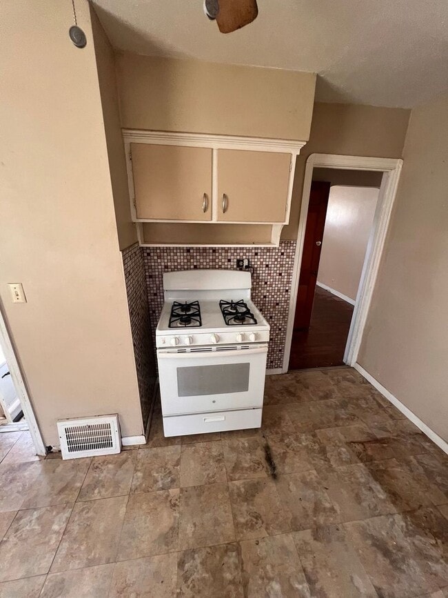 Building Photo - 3914 Brookside Blvd