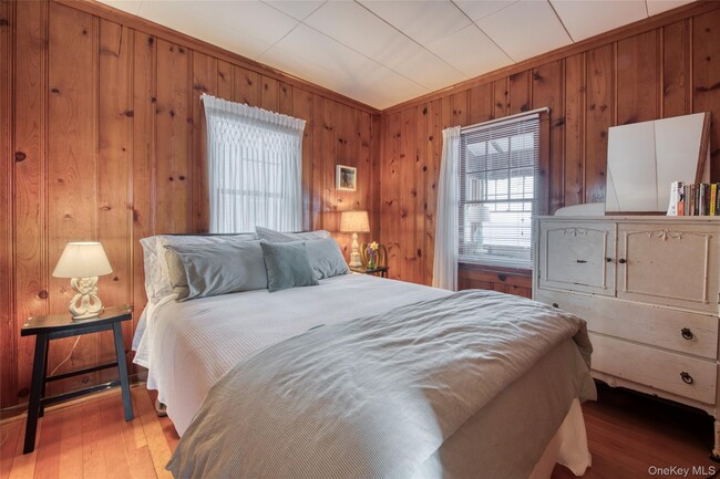 Building Photo - 2662 Paradise Shores Rd