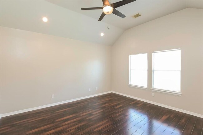 Building Photo - 28702 Hidden Cove Dr
