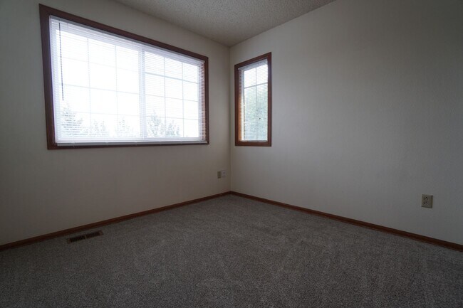 Building Photo - 1155 Popes Valley Dr