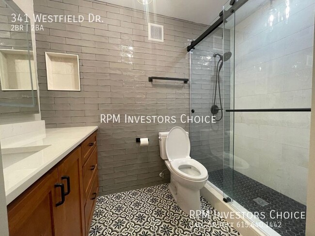 Building Photo - Beautifully renovated 2/2 in Bellevue!