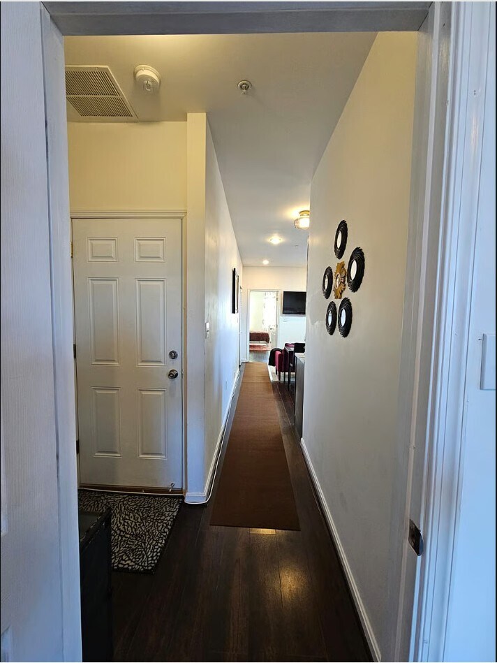 Building Photo - 2517 Saint Paul St