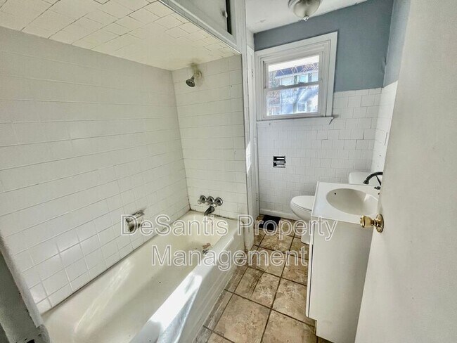 Building Photo - 506 Ninth St
