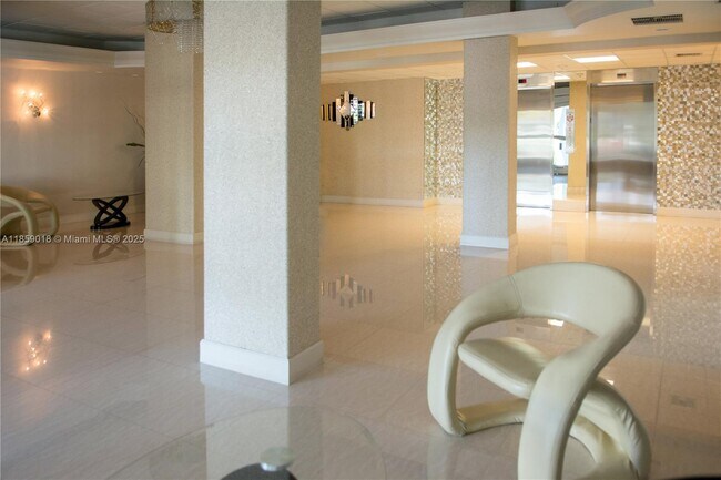 Building Photo - 1833 S Ocean Dr