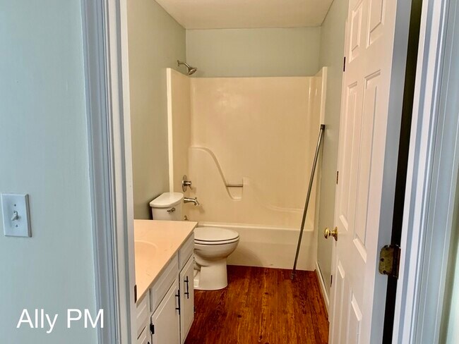 Building Photo - 1180 Fox Ridge Dr
