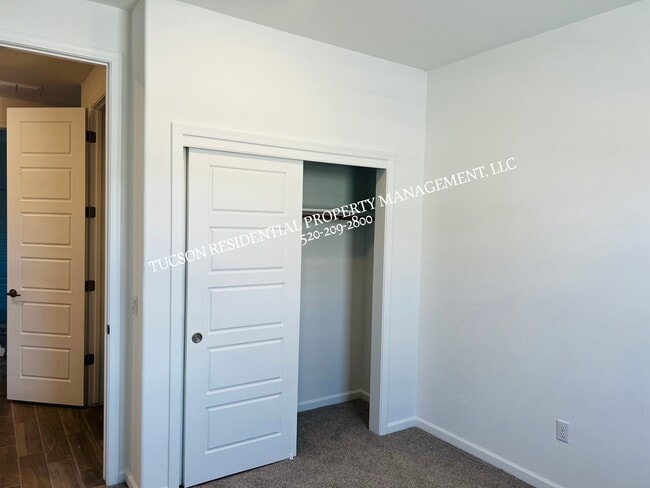 Building Photo - 13142 E Cembeline Ln