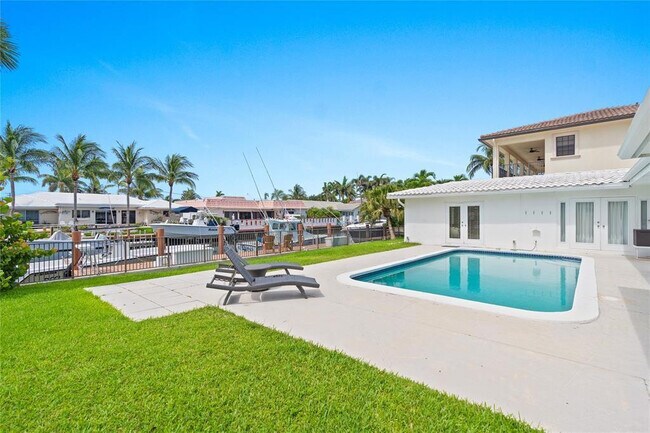 Building Photo - 2670 NE 47th St