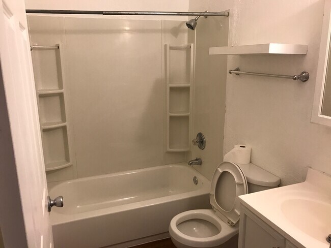 Building Photo - 930 Karluk St