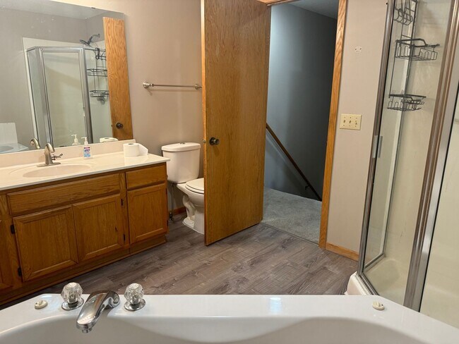 Building Photo - Beautiful Townhome with Private Patio, Gas...