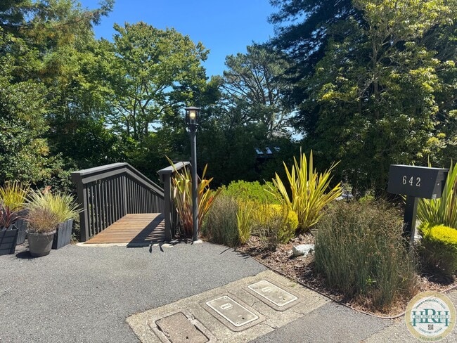 Building Photo - Tranquil & Sun Drenched 3BR|3BR in Heart o...