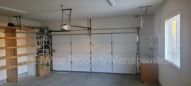 Building Photo - 1267 SW Ironwood Dr