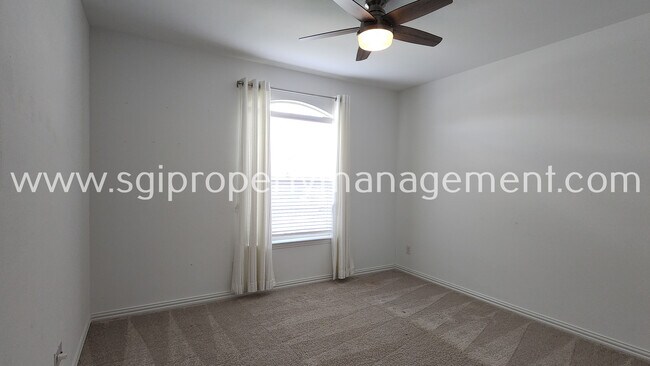 Building Photo - 10231 Sovereign Dr
