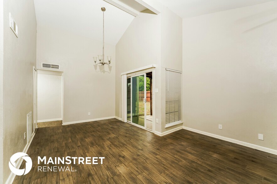 Building Photo - 4248 Driscoll Dr