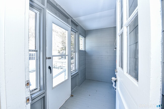 Building Photo - 6 Springdale St