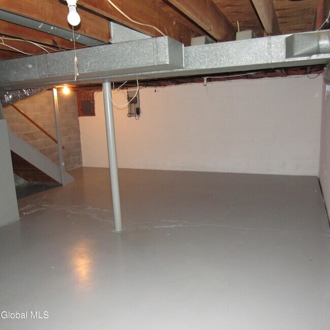 Building Photo - 34 B Commodore St