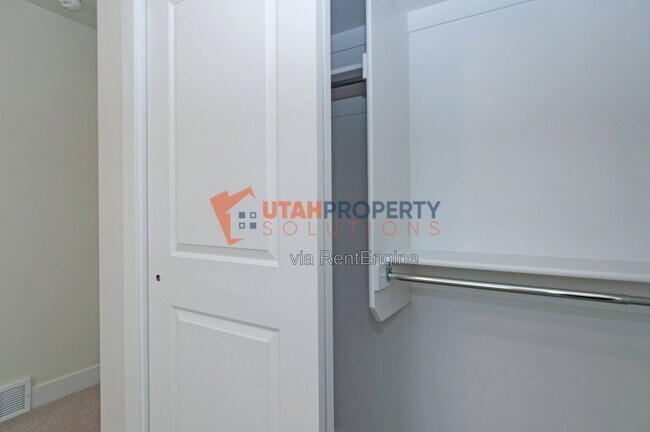 Building Photo - 388 S 980 W