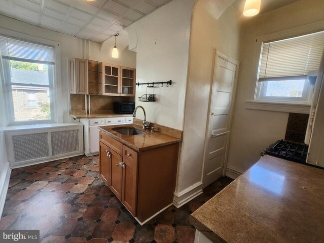 Building Photo - 6709 N 6th St