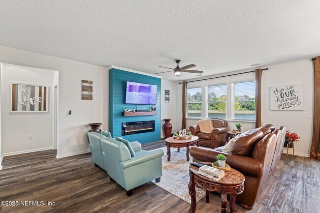 Building Photo - 12897 Logans Walk Ln