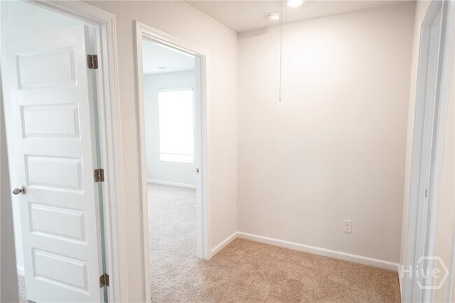 Building Photo - 102 Red Admiral Ln