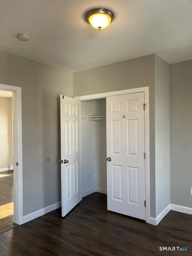 Building Photo - 162 Sheridan St