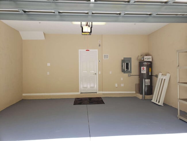 Building Photo - 356 W Thatch Palm Cir