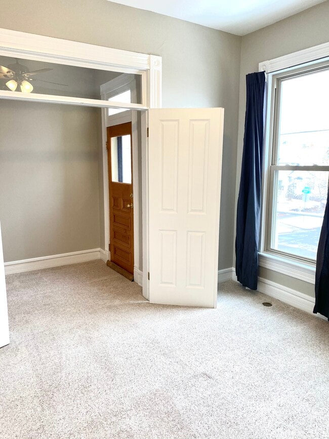 Building Photo - 910 E 20th Ave