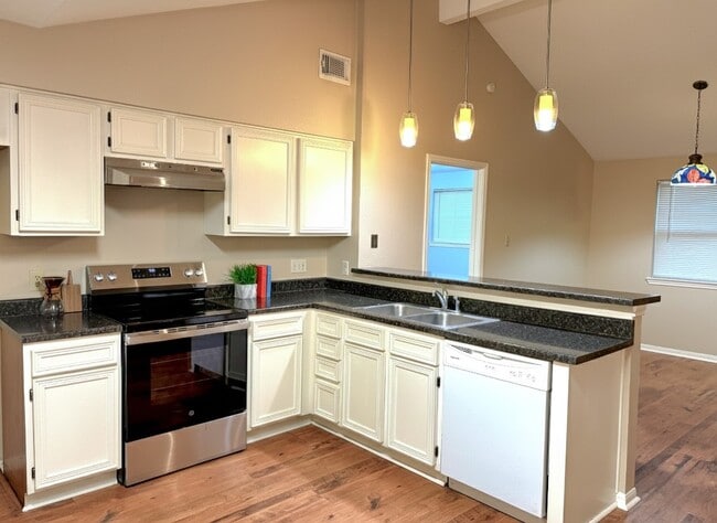 Building Photo - 1014 Stoneleigh Ct