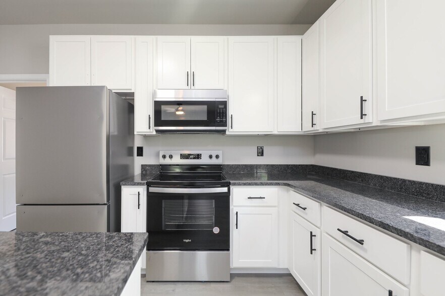 Building Photo - 1006 Pocahontas Ave