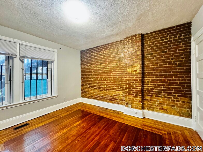 Building Photo - 76 Florida St