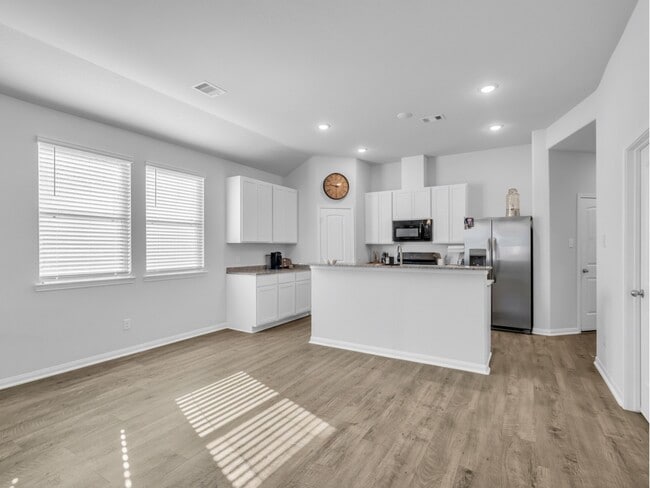 Building Photo - 740 Brown Rd