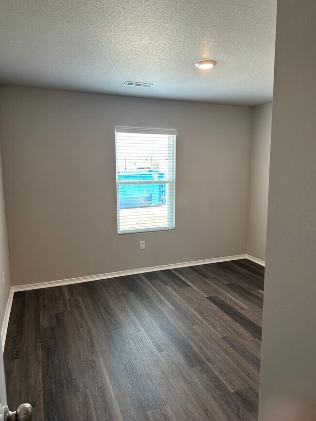 Building Photo - Now Pre-Leasing! | Discover This Charming 3-Bedroom, 2-Bath Home in Cypress Bend