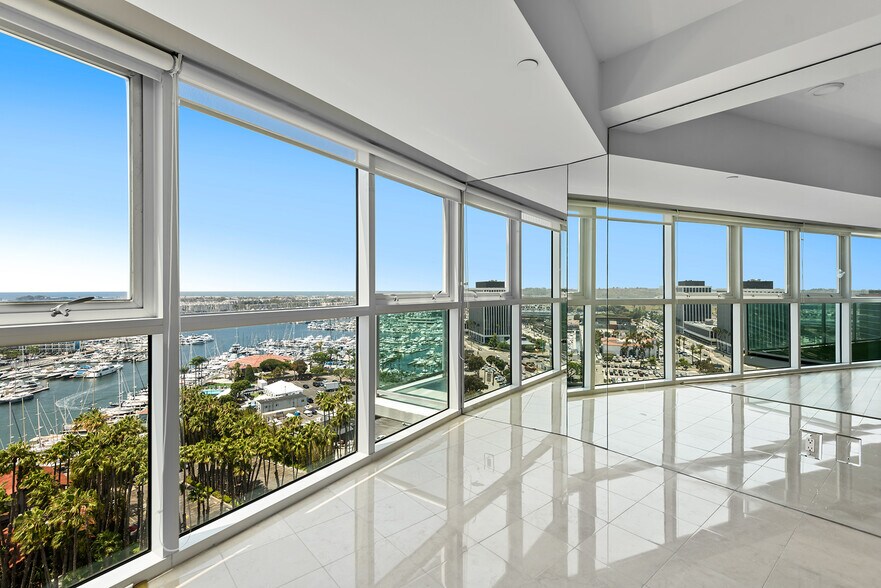 Building Photo - 13600 MARINA POINTE Dr