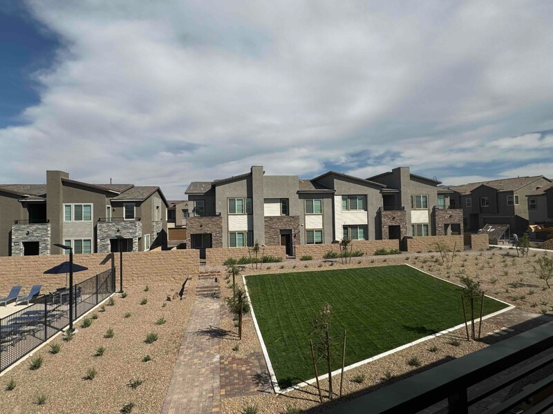 Building Photo - 2552 Venetia Pointe St