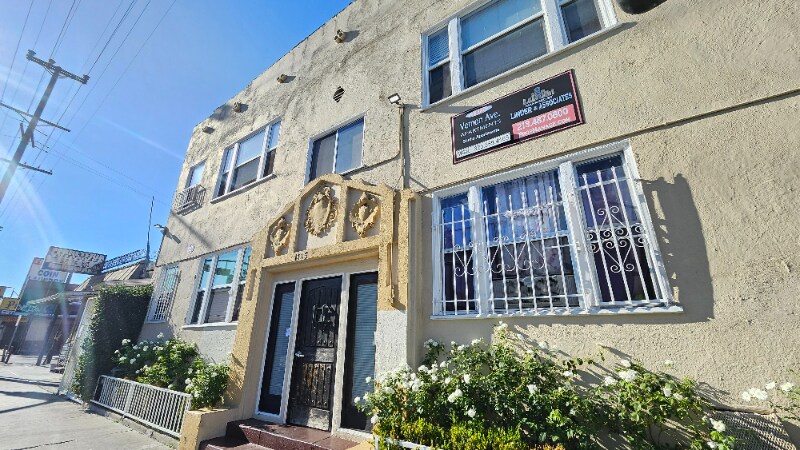 Building Photo - 1185 E Vernon Ave