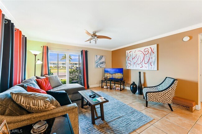 Building Photo - 200 Palm Dr