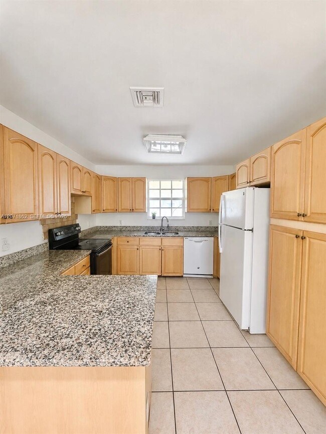 Building Photo - 2653 SW 51st St