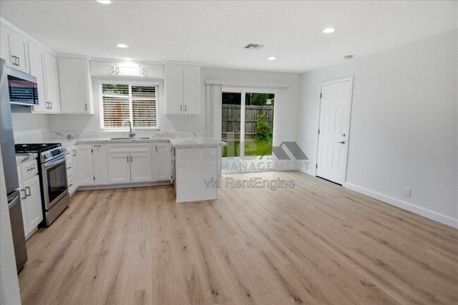 Building Photo - 31615 Hunter Ln