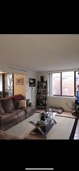 Building Photo - 75 Brainerd Rd