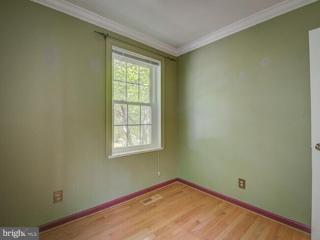 Building Photo - 514 S Henry St