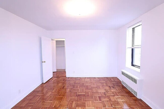 Building Photo - 8691 208th St - APT 1F