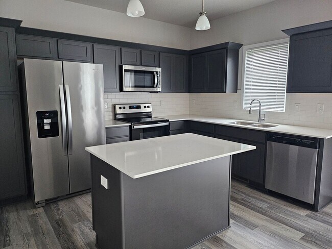 Building Photo - 3 Bed / 2.5 Bath Home in Norwalk. Move-In Special: Get 1 month FREE with an 18-Month Lease!