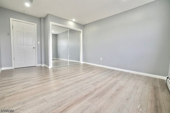 Building Photo - 60 Sidney St