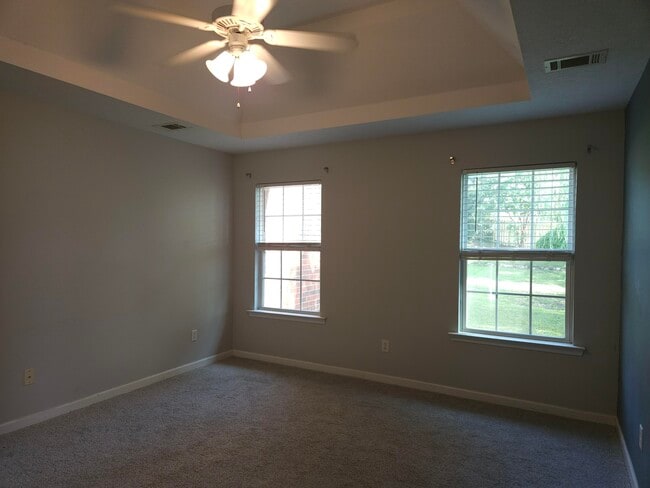 Building Photo - 219 Rainbow Falls