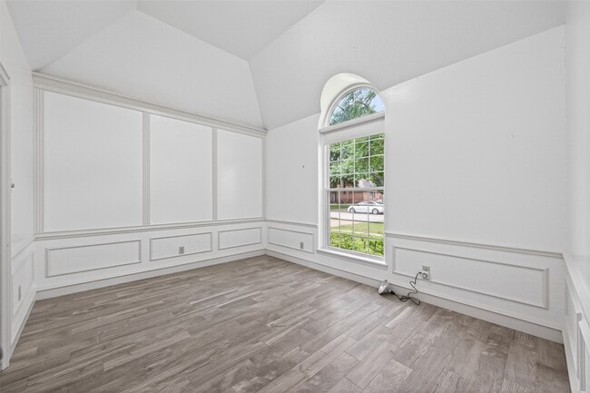 Building Photo - 15106 Dawnbrook Dr