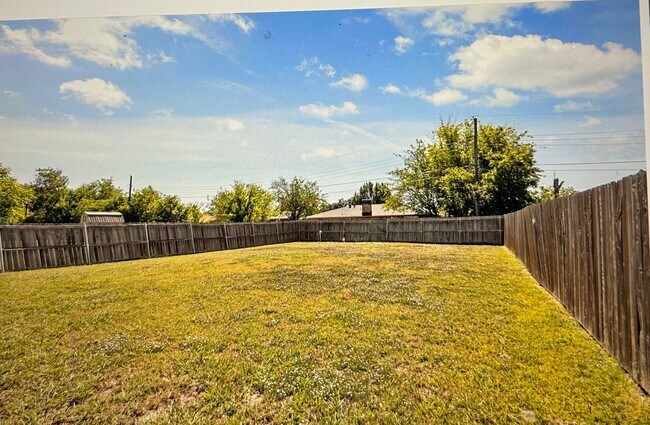 Building Photo - 3425 Shelby Ave