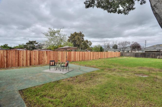 Building Photo - 12 Camellia Ct