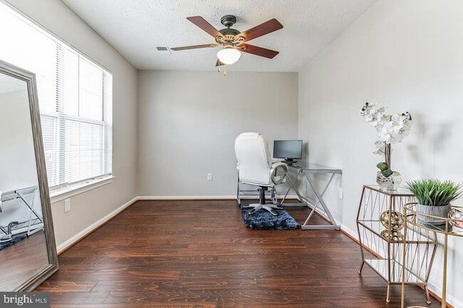 Building Photo - 6103 Red Squirrel Pl